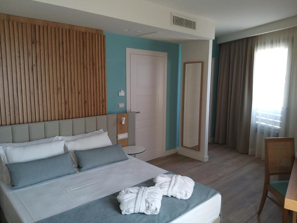 Aqua Boutique Hotel Кастільйоне-делла-Пеская Екстер'єр фото